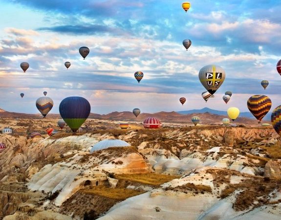 Evert traveler who comes to Turkey should ride a hot air ballon in Cappadocia. Because Cappadocia offers you to see the beautiful landscape from the top.