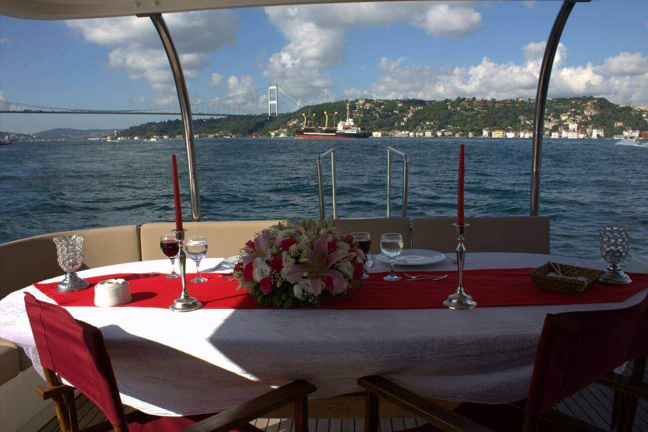 bosphorus cruise with private yacht